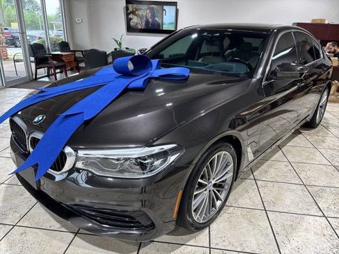 Used 2019 BMW 530e w/ Executive Package RWD image 3