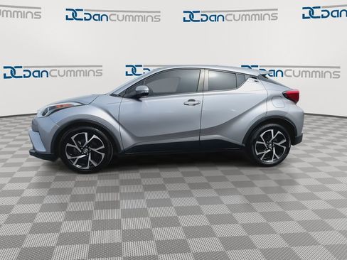 Used 2019 Toyota C-HR XLE FWD image 5