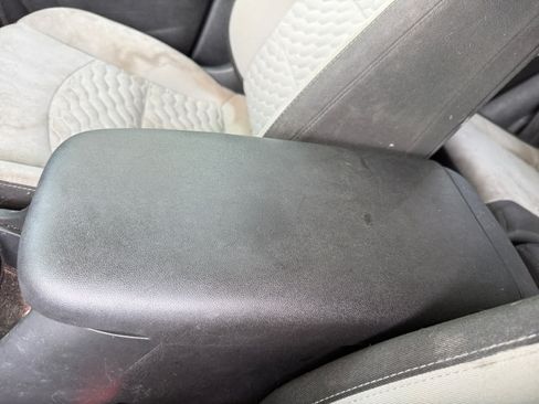 Used 2019 Chevrolet Equinox LS w/ LS Convenience Package FWD image 18