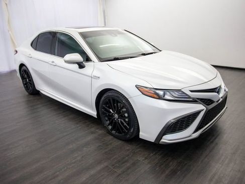 Used 2021 Toyota Camry XSE image 2