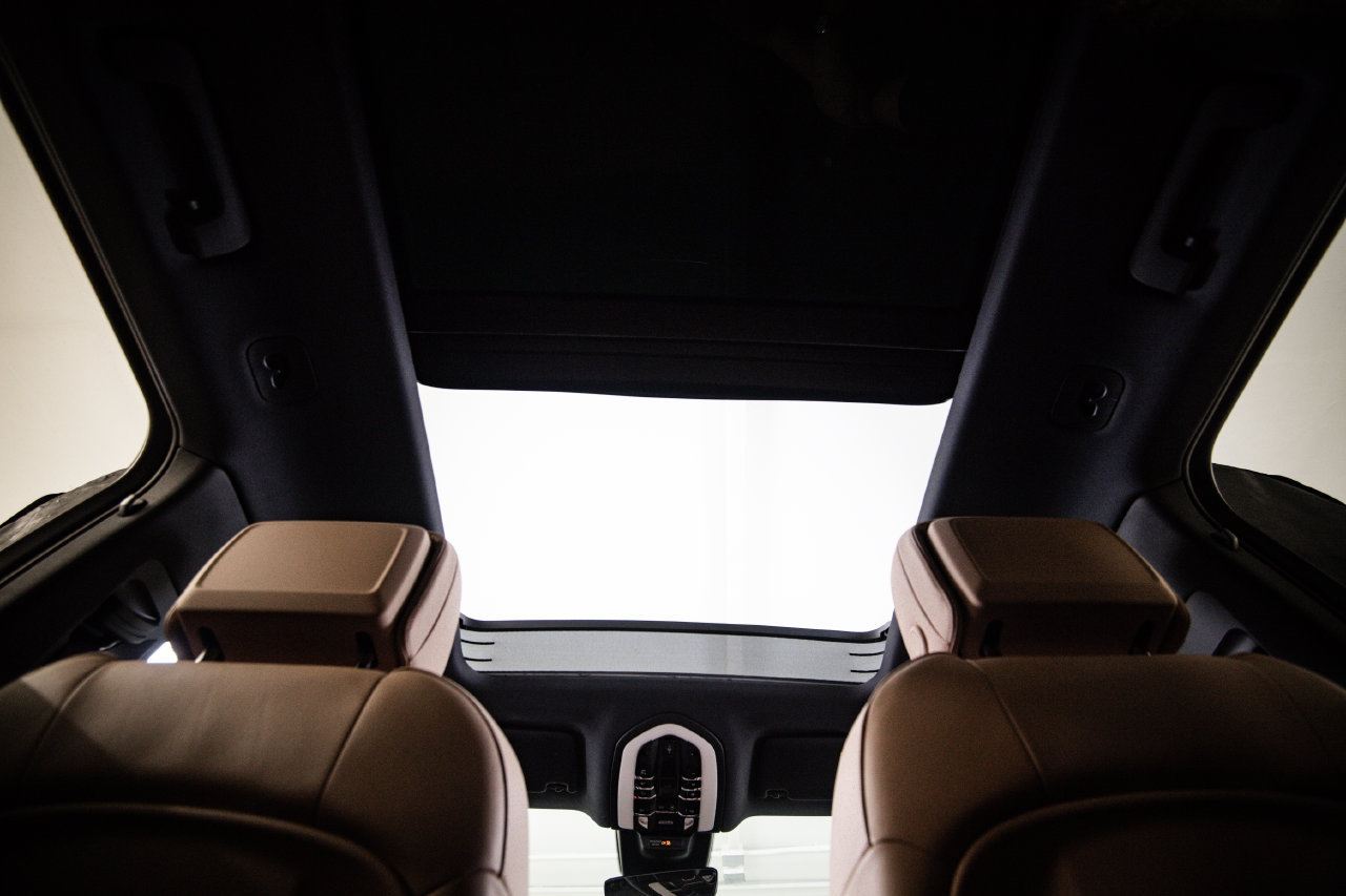 Certified 2024 Porsche Macan AWD/4WD image 30