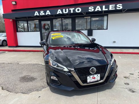 Used 2020 Nissan Altima 2.5 SR FWD image 2
