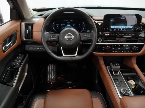 Used 2024 Nissan Pathfinder Platinum w/ Cargo Package image 27