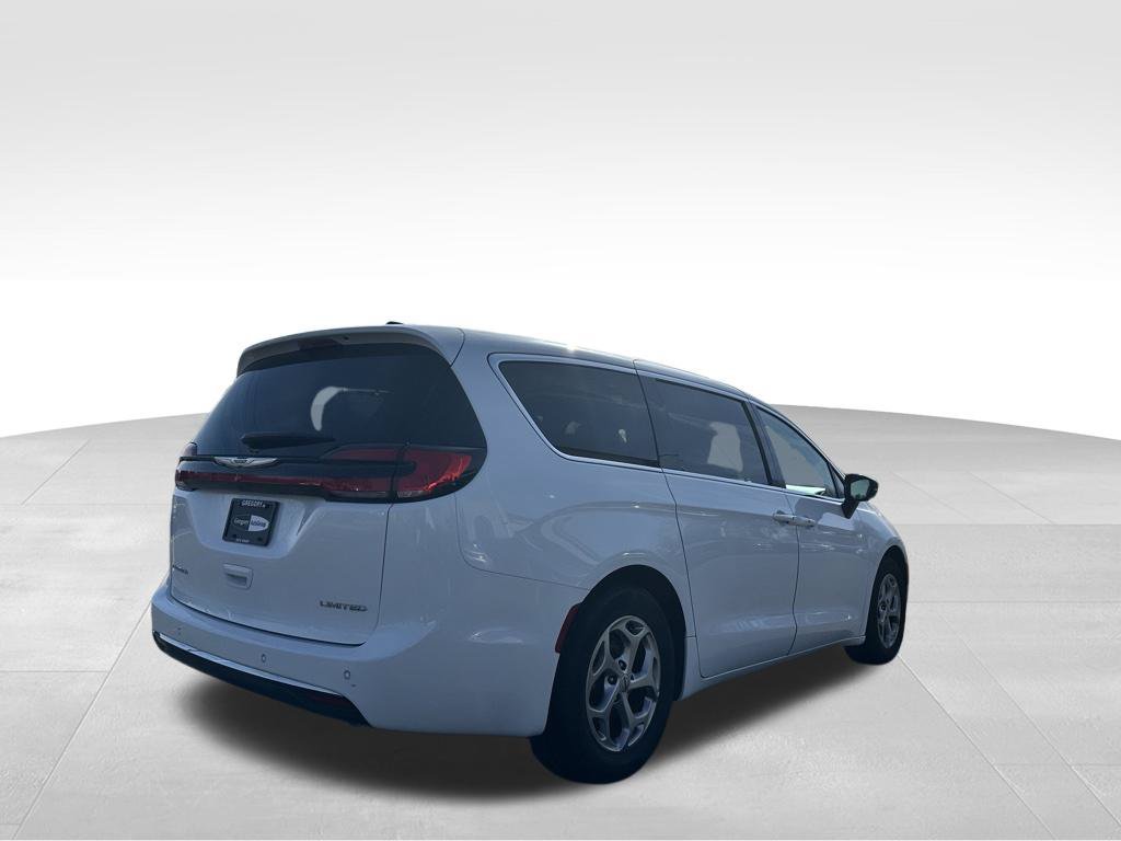 Used 2024 Chrysler Pacifica Limited FWD image 8