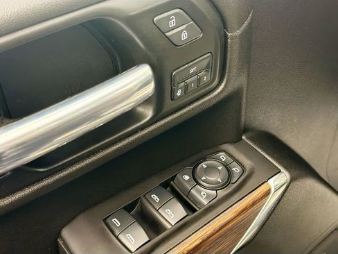 Used 2021 Chevrolet Silverado 1500 High Country w/ Technology Package image 17