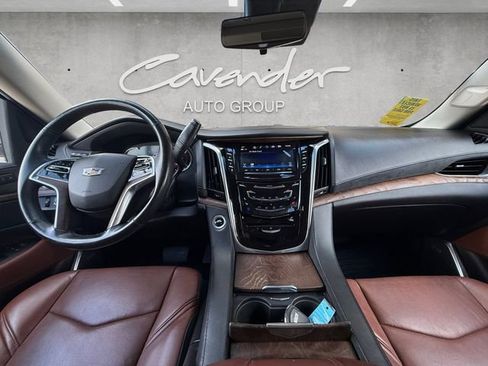 Used 2018 Cadillac Escalade ESV Premium Luxury RWD image 20