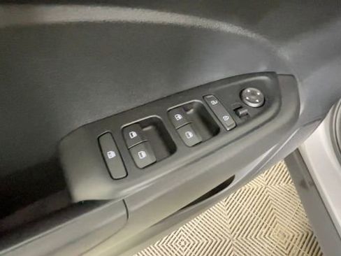 Used 2025 Hyundai Venue SE FWD image 16