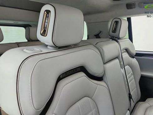 Used 2025 Rivian R1S Premium AWD/4WD image 27