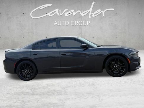 Used 2017 Dodge Charger SE w/ Blacktop Package RWD image 17