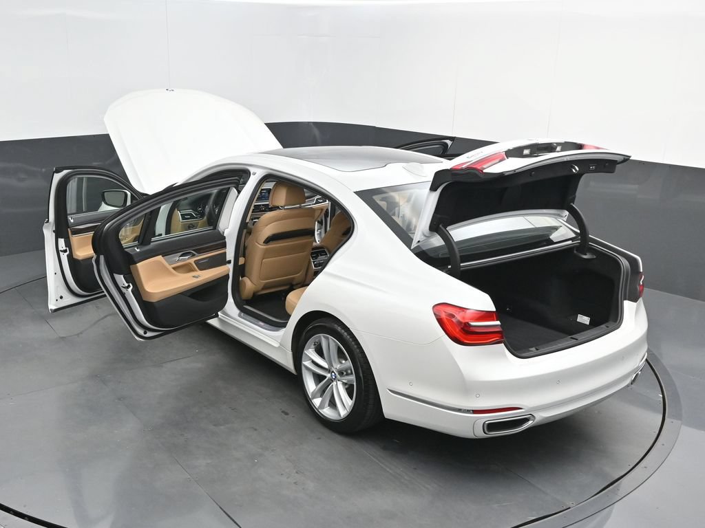 Used 2019 BMW 750i w/ Executive Package RWD image 54