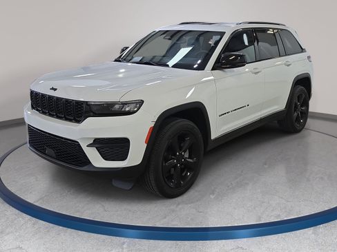 Used 2023 Jeep Grand Cherokee Altitude AWD/4WD image 1