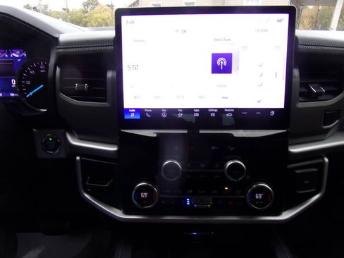 Used 2024 Ford Expedition XLT image 28