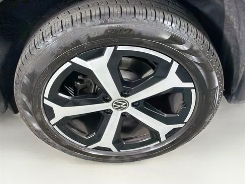 Used 2026 Volkswagen Tiguan SE AWD/4WD image 11