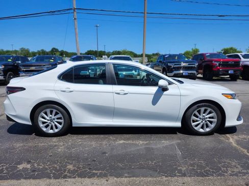 Used 2022 Toyota Camry LE AWD/4WD image 6