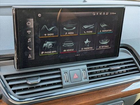 Used 2023 Audi Q5 e Premium Plus w/ Premium Plus Package image 9