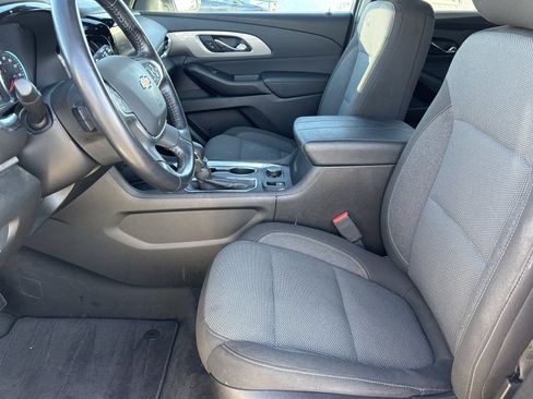 Used 2022 Chevrolet Traverse LT image 17