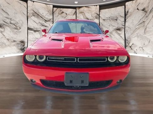 Used 2015 Dodge Challenger SXT Plus w/ Technology Group RWD image 2