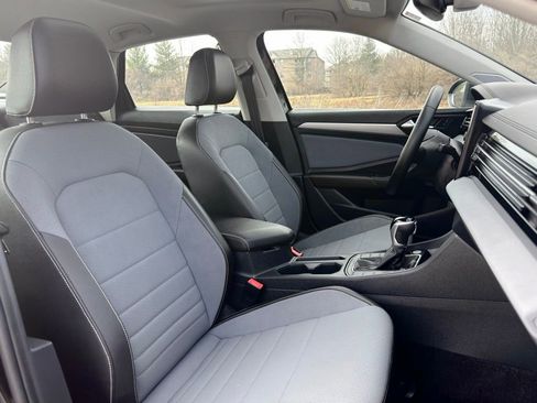 Used 2025 Volkswagen Jetta SE image 28