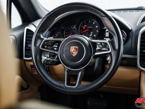 Used 2016 Porsche Cayenne image 9