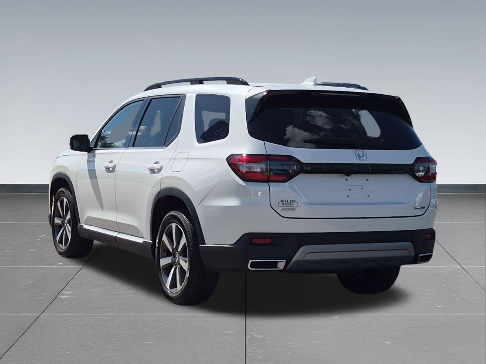 Certified 2024 Honda Pilot Touring image 4