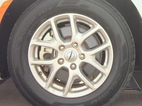 Used 2023 Chrysler Pacifica Touring-L image 3