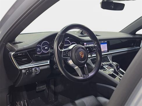 Used 2018 Porsche Panamera 4 image 18