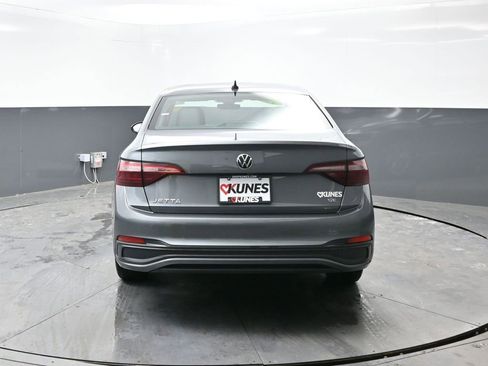 Used 2024 Volkswagen Jetta SE image 11