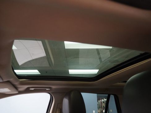 Used 2013 Ford Edge SEL FWD image 3