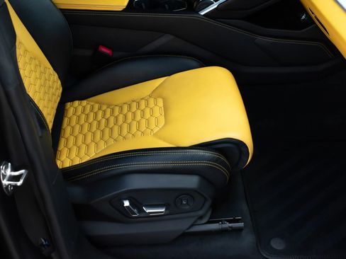 Used 2020 Lamborghini Urus image 19