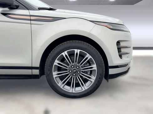 Used 2024 Land Rover Range Rover Evoque Dynamic SE image 9
