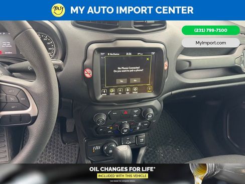 Used 2023 Jeep Renegade Latitude AWD/4WD image 10