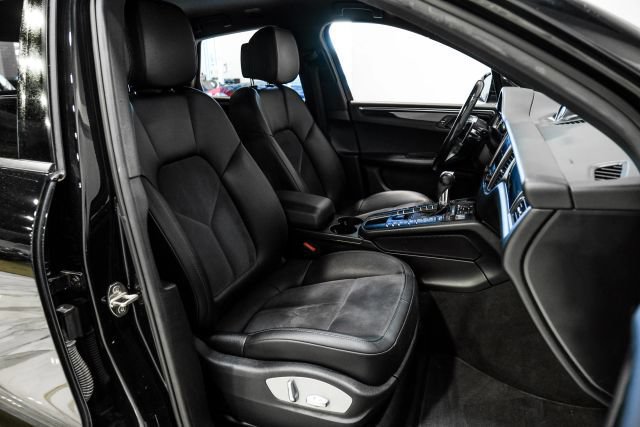 Used 2018 Porsche Macan AWD/4WD image 32