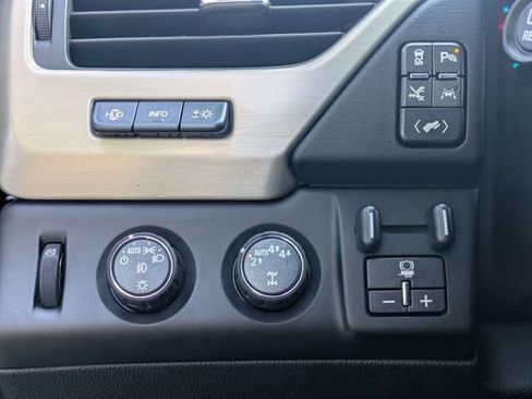 Used 2018 GMC Yukon Denali w/ Denali Ultimate Package AWD/4WD image 26