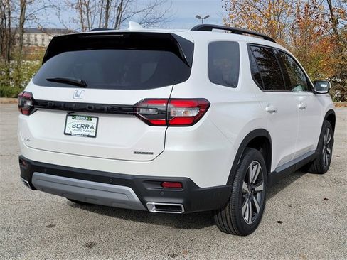 New 2025 Honda Pilot Touring image 6