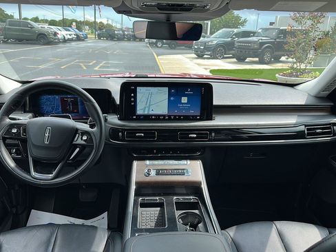 Used 2025 Lincoln Aviator Reserve AWD/4WD image 16