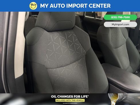 Used 2022 Toyota RAV4 XLE w/ Convenience Package image 30