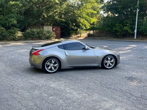 Used 2010 Nissan 370Z Touring w/ Sport Pkg RWD image 4
