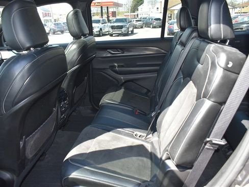 Used 2023 Jeep Grand Cherokee L Laredo image 24