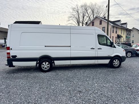 Used 2010 Freightliner Sprinter 2500 image 4
