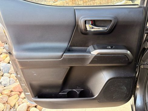 Used 2019 Toyota Tacoma TRD Off-Road image 28