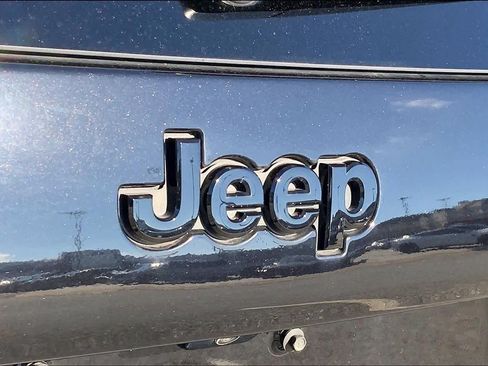 Used 2023 Jeep Cherokee Altitude Lux AWD/4WD image 9