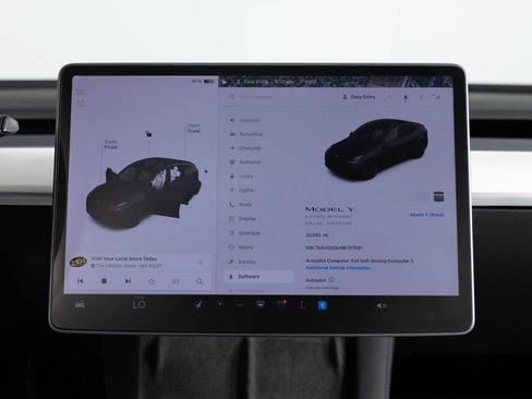 Used 2022 Tesla Model Y Long Range image 34