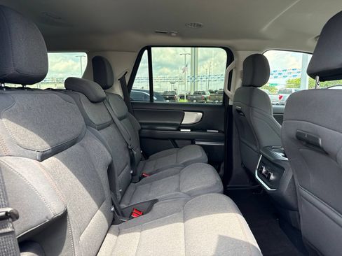 Used 2025 Ford Expedition Active AWD/4WD image 17