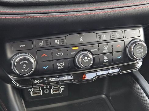 Used 2024 Dodge Durango GT image 22