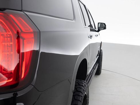 Used 2022 GMC Yukon XL SLT w/ SLT Luxury Package image 14