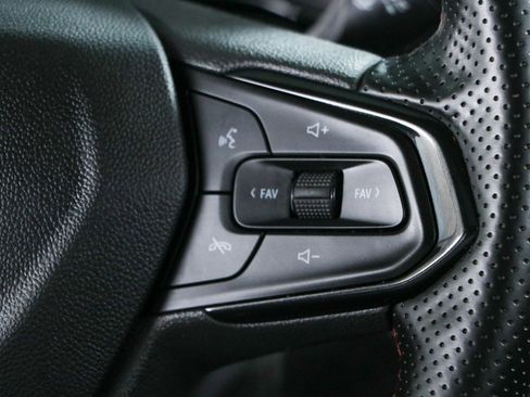 Used 2024 Chevrolet Trax RS w/ Sunroof Package FWD image 14