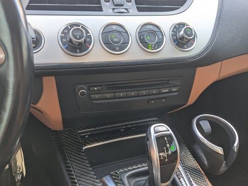 Used 2011 BMW Z4 sDrive35i image 16