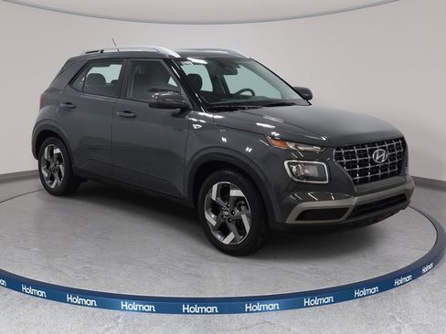 Used 2025 Hyundai Venue SEL FWD image 4