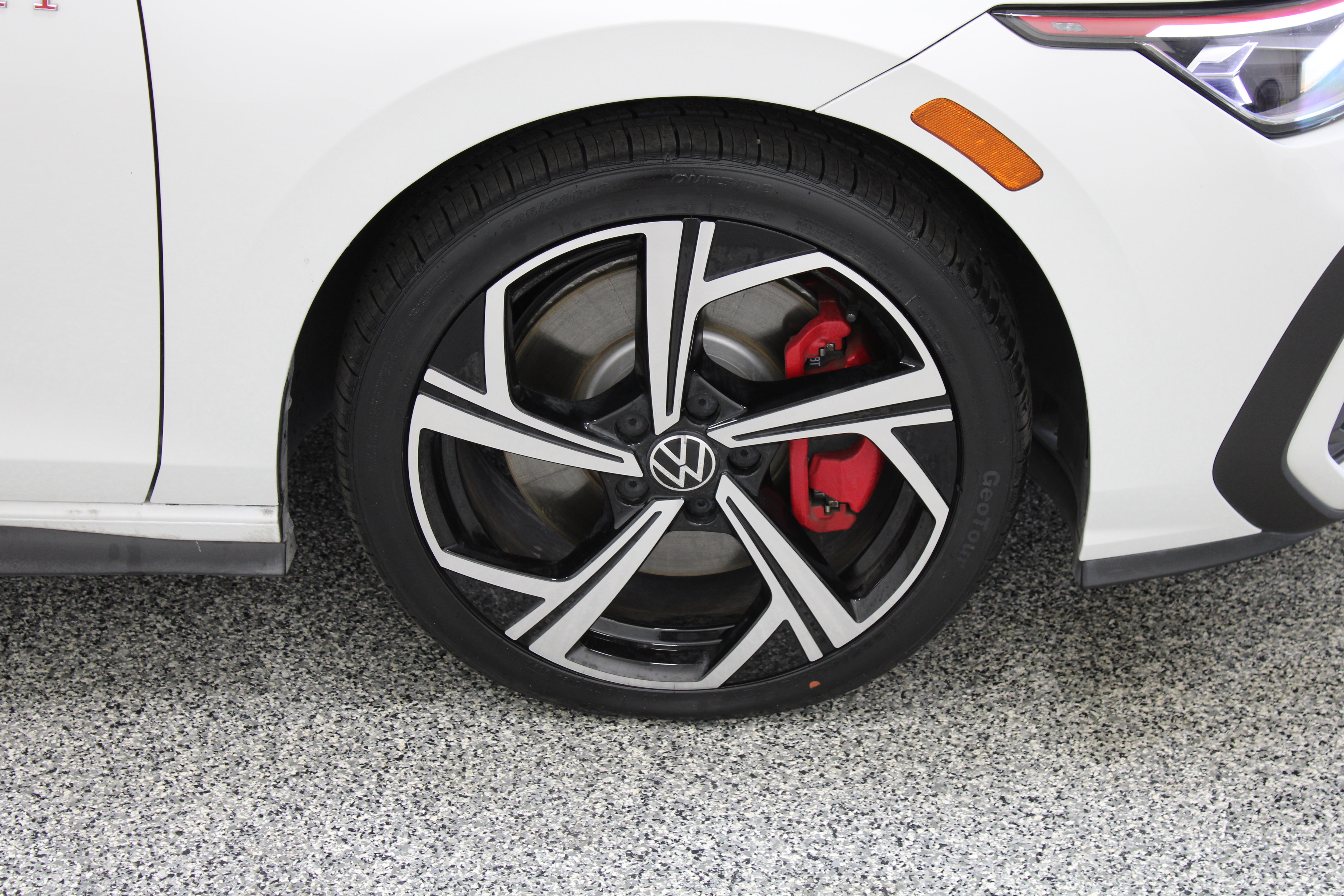 Used 2025 Volkswagen GTI SE FWD image 5