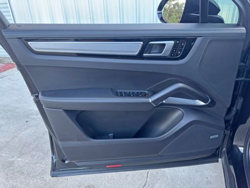 Used 2021 Porsche Cayenne Turbo S image 45